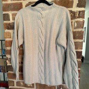 079 Garnet Hill women’s cable knit sweater Medium